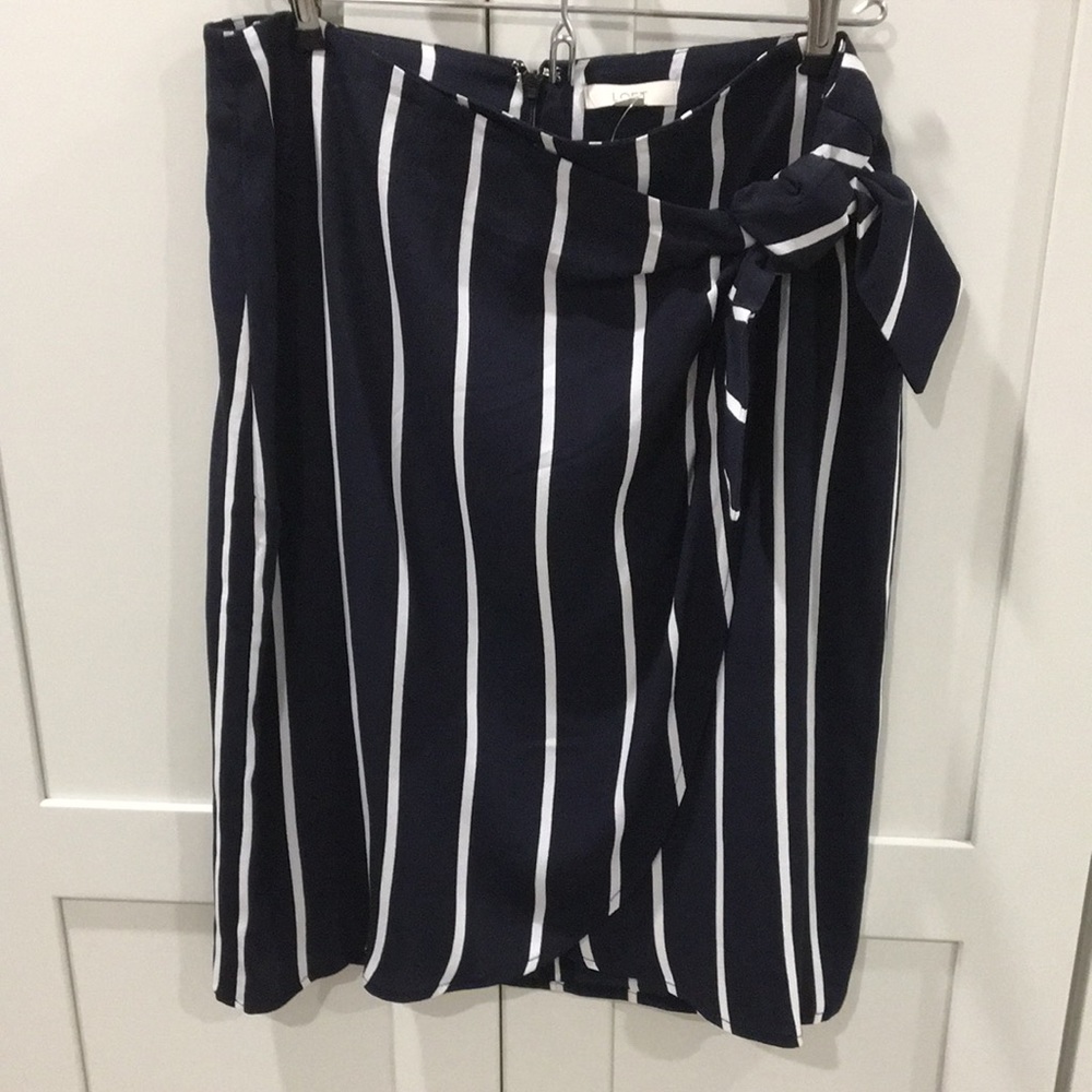 NWT Loft faux wrap skirt, navy cream stripe, knee length, size 6, zipper close